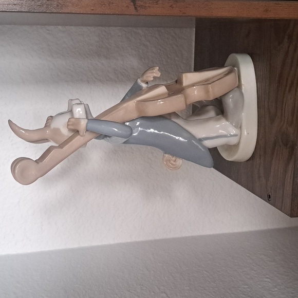 Porcelain Figurine Of Rabbit Playing Stringed Instrument - Picture 6 of 7